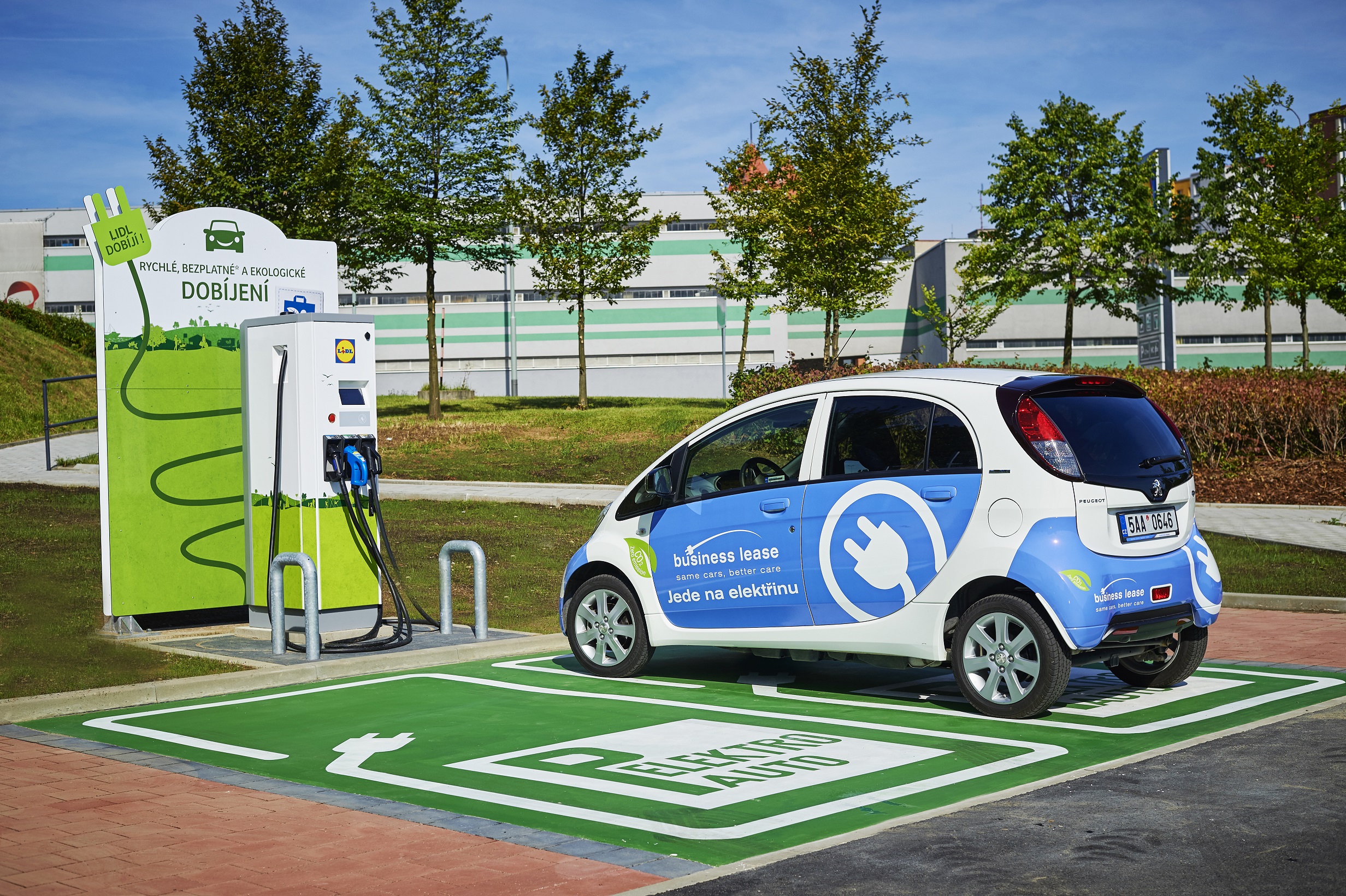 टाटा पावर NCR में लगाएगी 50 चार्जिंग स्टेशन,  ई-मोबिलिटी के साथ किया गठजोड़